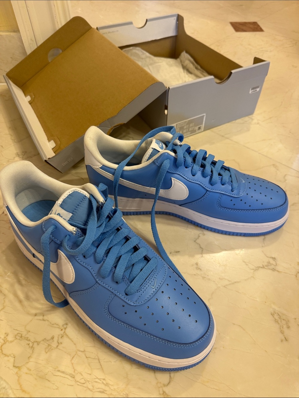Nike University Men’s Low-Top Sneakers - Light Blue/White